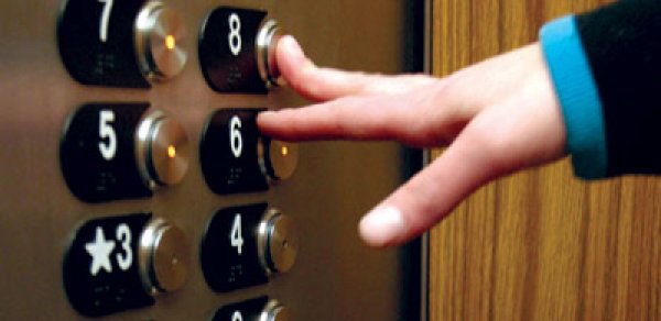 Bakıda 4 kişinin aciz qaldığı anlar