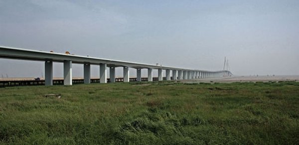 Körpü uçdu, ölkənin əsas yollarından biri bağlandı