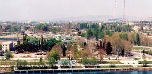 Məcburi köçkünlər ayağa qalxdı