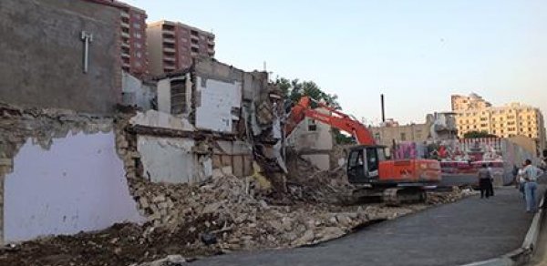 Daha bir tarixi bina saküldü -  FOTOLAR 