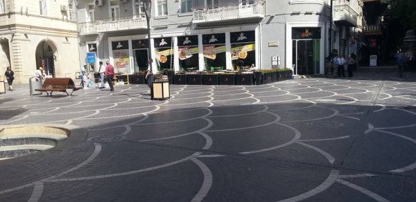 ‘Tarqovı’dakı məşhur restoranlar küçə ticarətinə yenidən başladılar -  FOTOLAR 