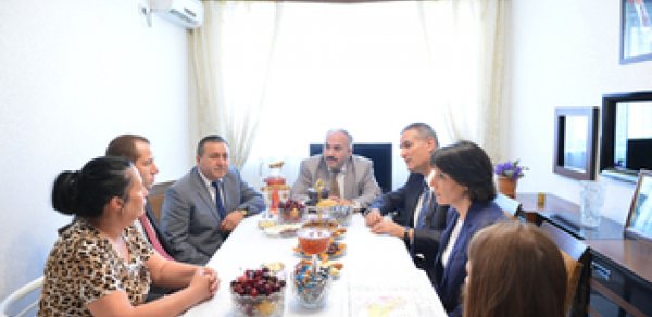 İsrail səfiri məcburi köçkünlərin yaşayış şəraiti ilə tanış olub