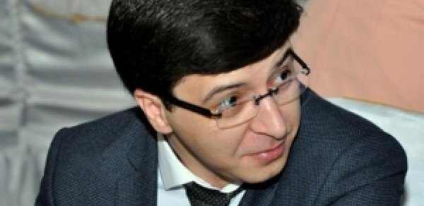 Niyə iqtidarı bu qədər ürəkdən müdafiə edib, özünə düşmən qazanırsan?