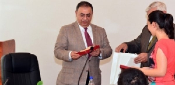 Asim Mollazadə tələbələrlə görüşdü