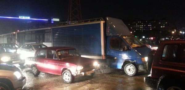 Bakıda dəhşətli tıxac davam edir - FOTOLAR