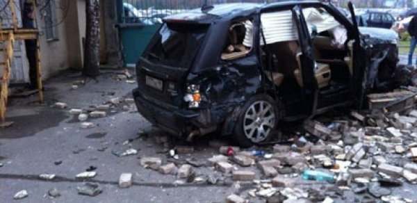 Bakıda ‘Range Rover’ yandı