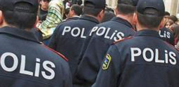 Bakıda polis əməkdaşı bıçaqlandı