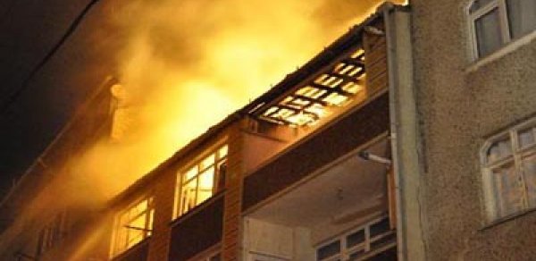 Bakıda hündürmərtəbəli binada yanğın oldu