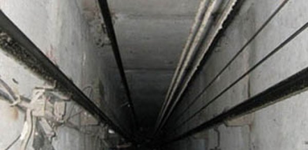 Bakıda liftin trosu qırıldı: yaralı var