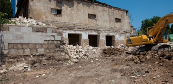 Bakının məşhur kinoteatrı xarabalığa çevrilib - FOTOLAR