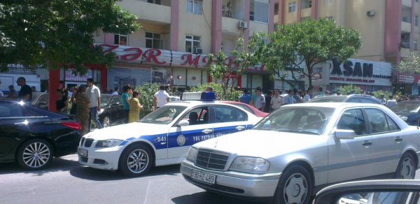 Bakıda kişi özünü hündürmərtəbəli binadan atmaq istədi -  FOTOLAR 