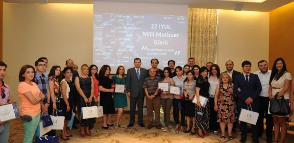 AZXEBER.COM-a 1 gündə 2 mükafat verildi -  FOTOLAR 