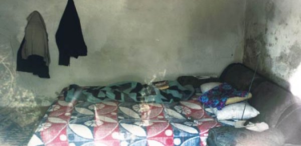 Atasının satdığı 16 yaşlı qızı 44 gün zorladılar - FOTOLAR