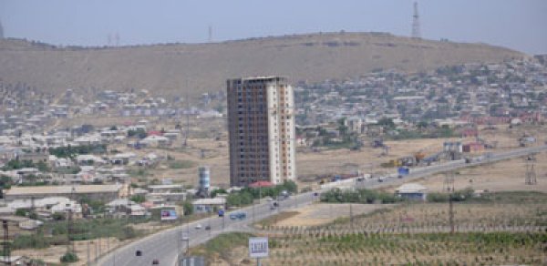 Jurnalistlər üçün tikilmiş binanın 156-cı mənzili sahibini tapdı