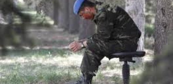 İlanı güllələmək istəyən əsgərimiz öz ayağını yaraladı