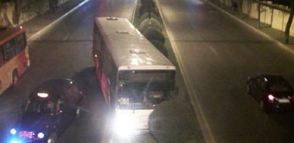 Bakıda avtobus belə qəza törətdi - VİDEO