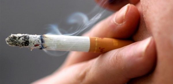 Bulvarda siqaret çəkmək qadağan ediləcək?