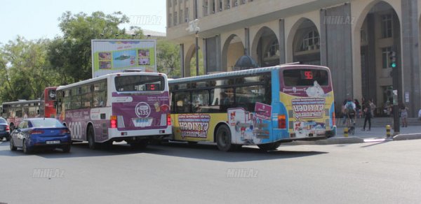 Bakının mərkəzində sərnişin avtobuslarının özbaşınalığı - FOTOLAR