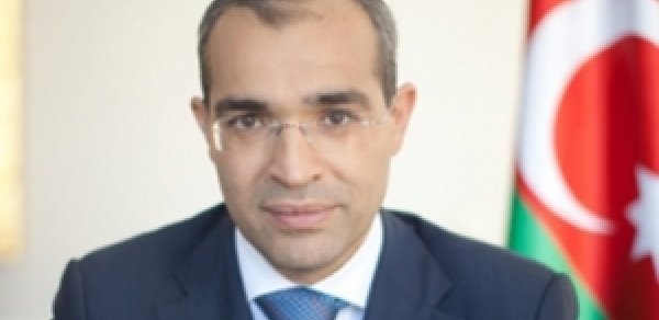 Mikayıl Cabbarov xaricə gedən tələbələrlə görüşdü