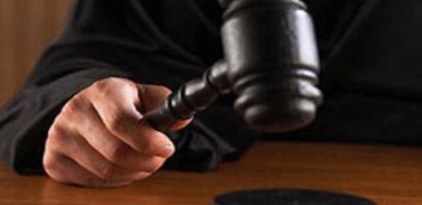 22 yaşlı oğlan telefondan qız şəkli götürən dostunu öldürdü