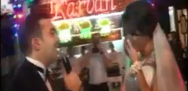 Bakıda toyda bəyin hərəkəti gəlini ağlatdı - VİDEO