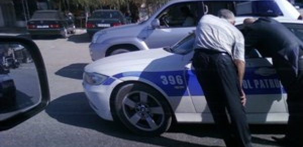 Bakıda sürücü yol polisini başından bıçaqladı