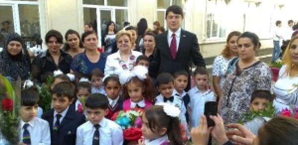 Fuad Muradov orta məktəbdə dərs keçdi