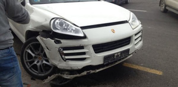 Azərbaycanda ağır yol qəzası: “06” ilə “Porsche” toqquşdu -  FOTOLAR 