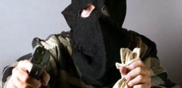 Azərbaycanda nəvə nənənin evindən oğurluq edib