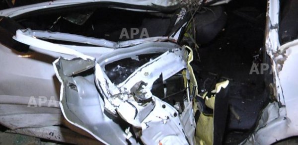Bakıda ağır yol qəzası: avtomobil tanınmaz hala düşdü - FOTOLAR