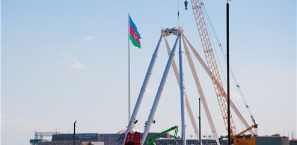 Dünyanın ən böyük “Şeytan çarxı” Bakıda istifadəyə verilir - FOTOLAR