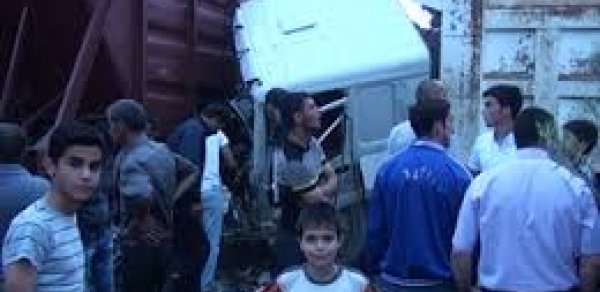 Səngəçalda avtomobil qatara çırpılıb
