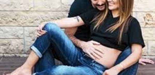 Dəmət Akalın dünyaya gəlməmiş körpəsi üçün 500 min xərcləyib