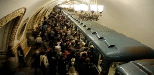 Moskva metrosunda dəhşətli hadisə -  VİDEO 