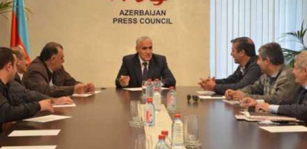İki qəzet “reket” elan edildi