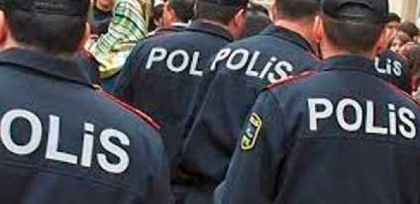 Bakıda məhkəmə binası qarşısında insident: 4 polis yaralandı
