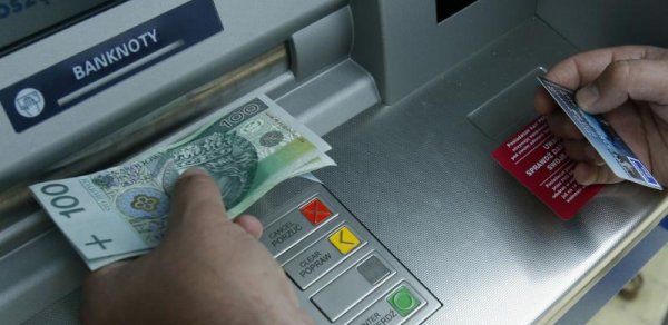 Azərbaycanda bankomatı yarıb, içindən xeyli pul apardılar