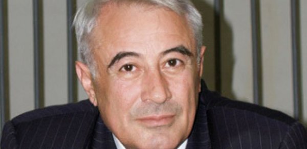 Sabirdən sitat gətirən Rəsul Quliyev Milli Şuranı kolxoza bənzətdi