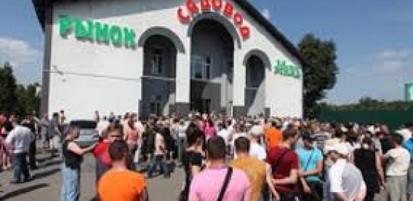 Moskvanın “Sadovod” bazarında 600-dən çox miqrant saxlanılıb