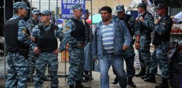 Moskva polisi miqrantlara qarşı əməliyyat keçirib, saxlanılanlar arasında azərbaycanlılar da var