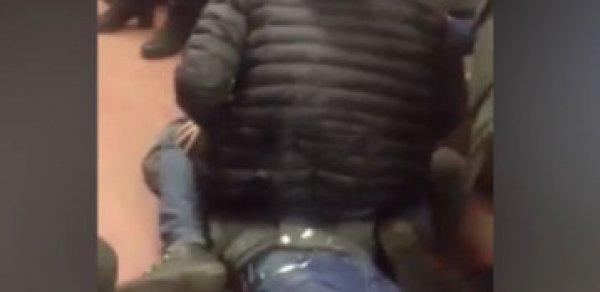 Moskva metrosunda miqranta qarşı daha bir vəhşilik -  VIDEO 