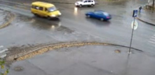 Piyada keçidində qadını vurdu -  VIDEO 