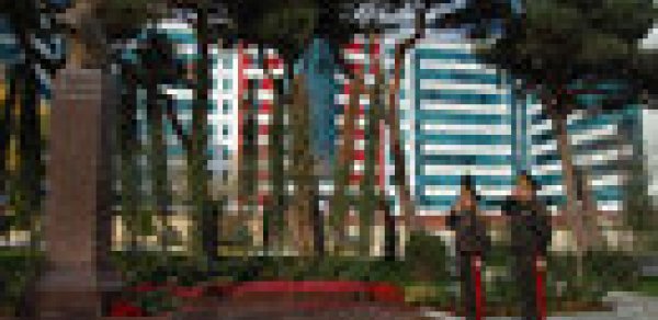 Müdafiə naziri Silahlı Qüvvələrin Baş Klinik Hospitalında olub -  FOTOLAR