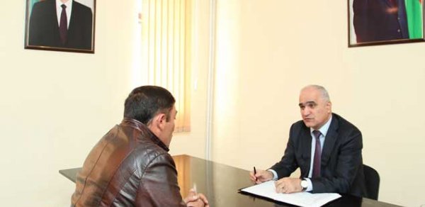 İqtisadiyyat və sənaye naziri Gədəbəydə vətəndaşları qəbul edib