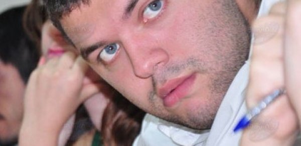 Səni aləm tanıyır, məşhur adam