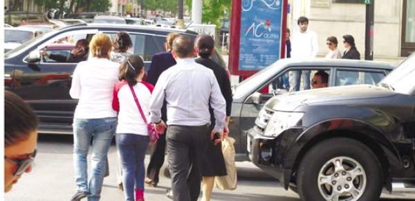 Bu il yol polisi piyadalardan 2 milyon manat cərimə yığıb