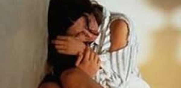 DƏHŞƏT:- Bakıda ata qızını zorladı