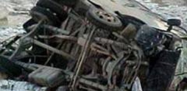 Hərbi yük avtomobili qəza törədib