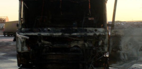 Bakıda yük avtomobili qaz xəttinə çırpılaraq yanıb -  Yaralılar var