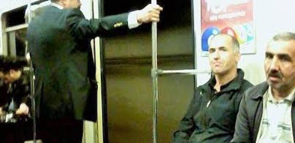 Bakı metrosunda çəkilən qeyri-adi -  FOTO